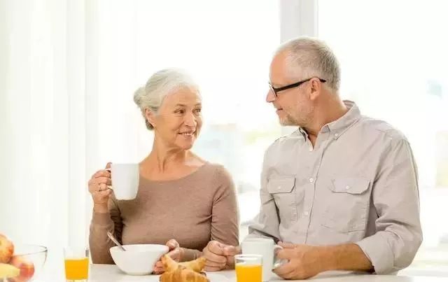 The Legendary Herb Astragalus: A Doctor Introduces 3 Major Astragalus-Based Formulas and Their 6 Powerful Benefits