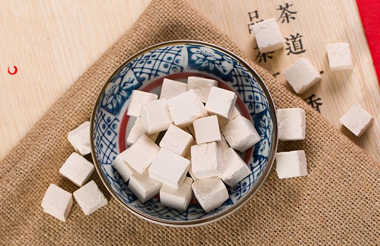 One Gram of Poria: A Powerful Tool for Promoting Diuresis, Reducing Edema, and Strengthening the Spleen, with 6 Poria Recipes