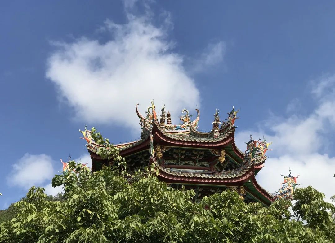 Health Maxim from the Golden Chamber: Do Not Allow the Nine Orifices to Become Blocked