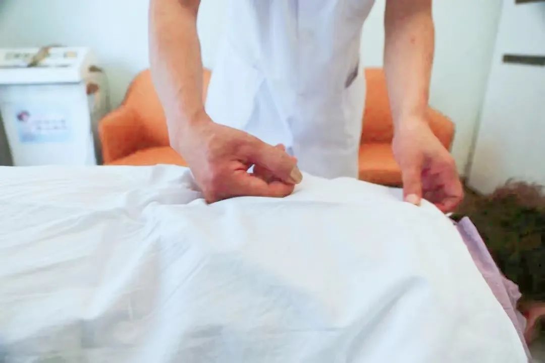 The Effectiveness of TCM Tuina in Treating Neck, Shoulder, and Lower Back Pain: What Sets It Apart from Regular Massage?
