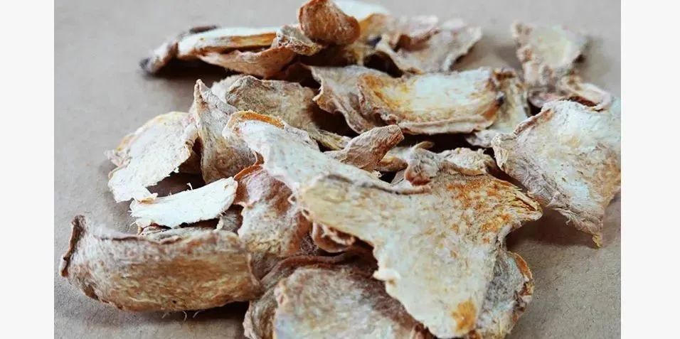 Four Uses of Dried Ginger for Warming the Middle: Warming the Spleen, Nourishing the Lungs, Strengthening the Heart, and Stopping Bleeding