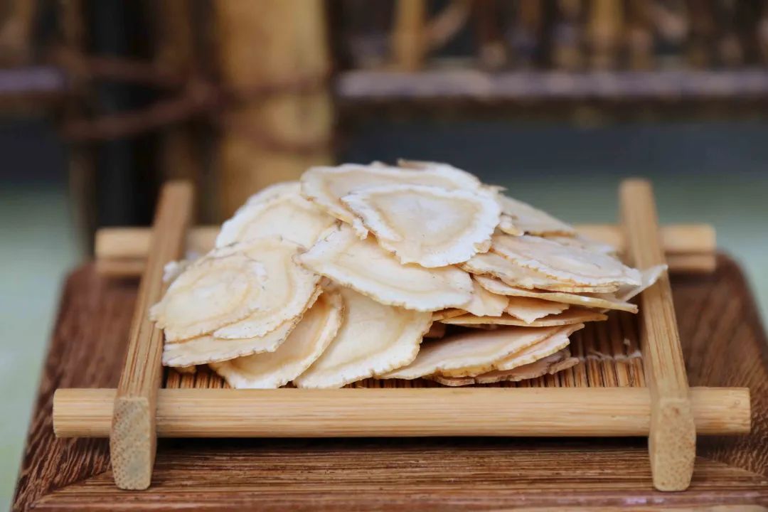 Managing Qi Deficiency and Fluid Loss During the Dog Days of Summer with Two Renowned Formulas: Qing Shu Yi Qi Decoction for Qi Enhancement and Heat Clearance!